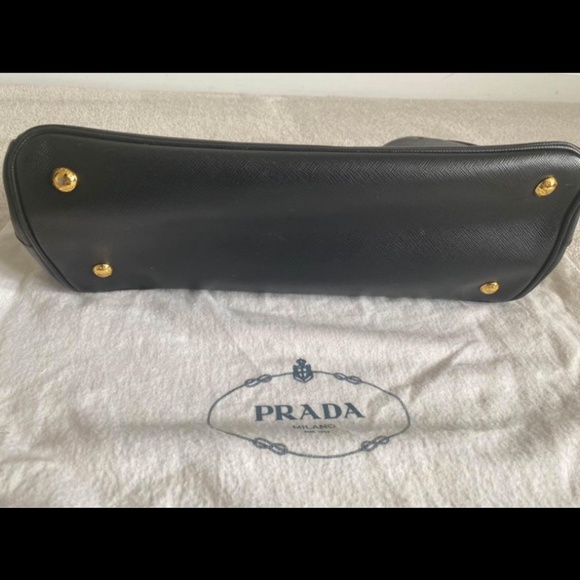 Prada Saffiano bag - Picture 2 of 7